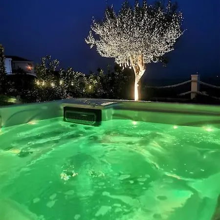 Dry Creek Jaccuzzi イェセニツェ