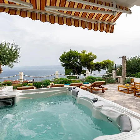 Dry Creek Jaccuzzi イェセニツェ